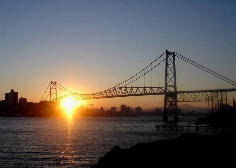Chuvas e temperaturas amenas: veja a previsão do tempo para Florianópolis