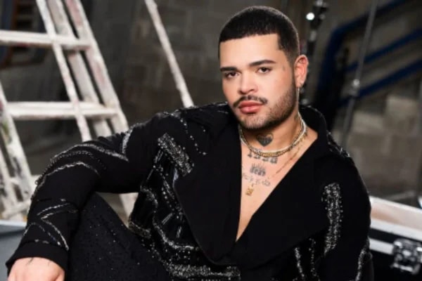 Participante do Estrelas da Casa esquece letra durante show no Rock in Rio
