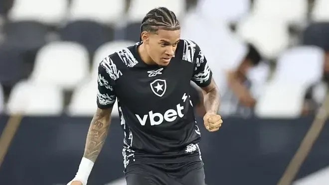 Santos encaminha renovação de contrato com Escobar até 2027