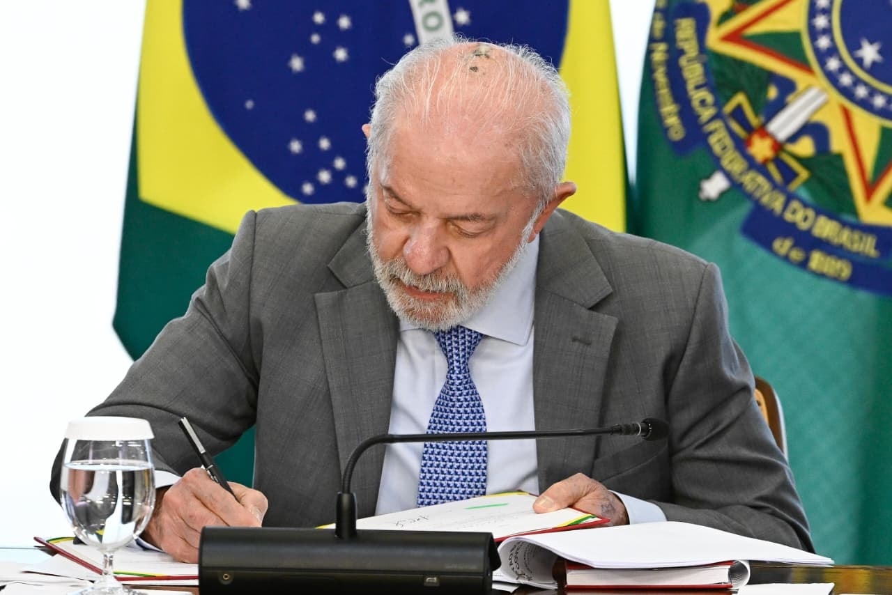 Lula faz 2ª sessão de radioterapia no couro cabeludo antes de viagem