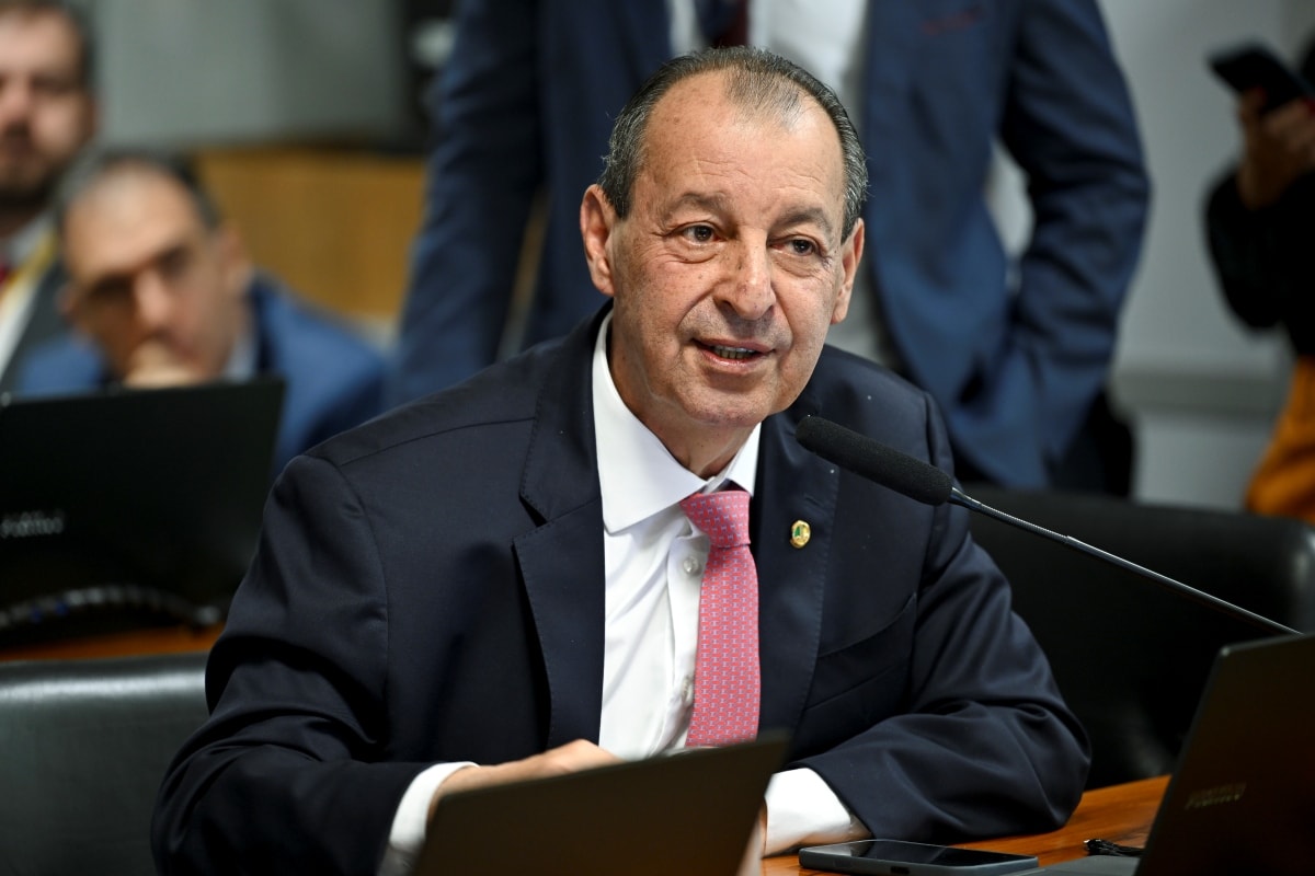 Vantagem de Flávio na corrida ao Planalto esfria votação da PEC da 6x1