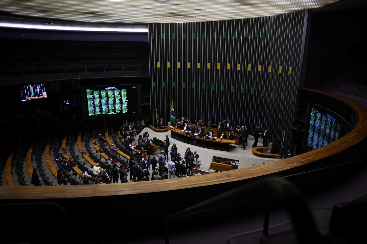 Equipe econômica propõe novas travas para gastos em projeto que tramita no Congresso