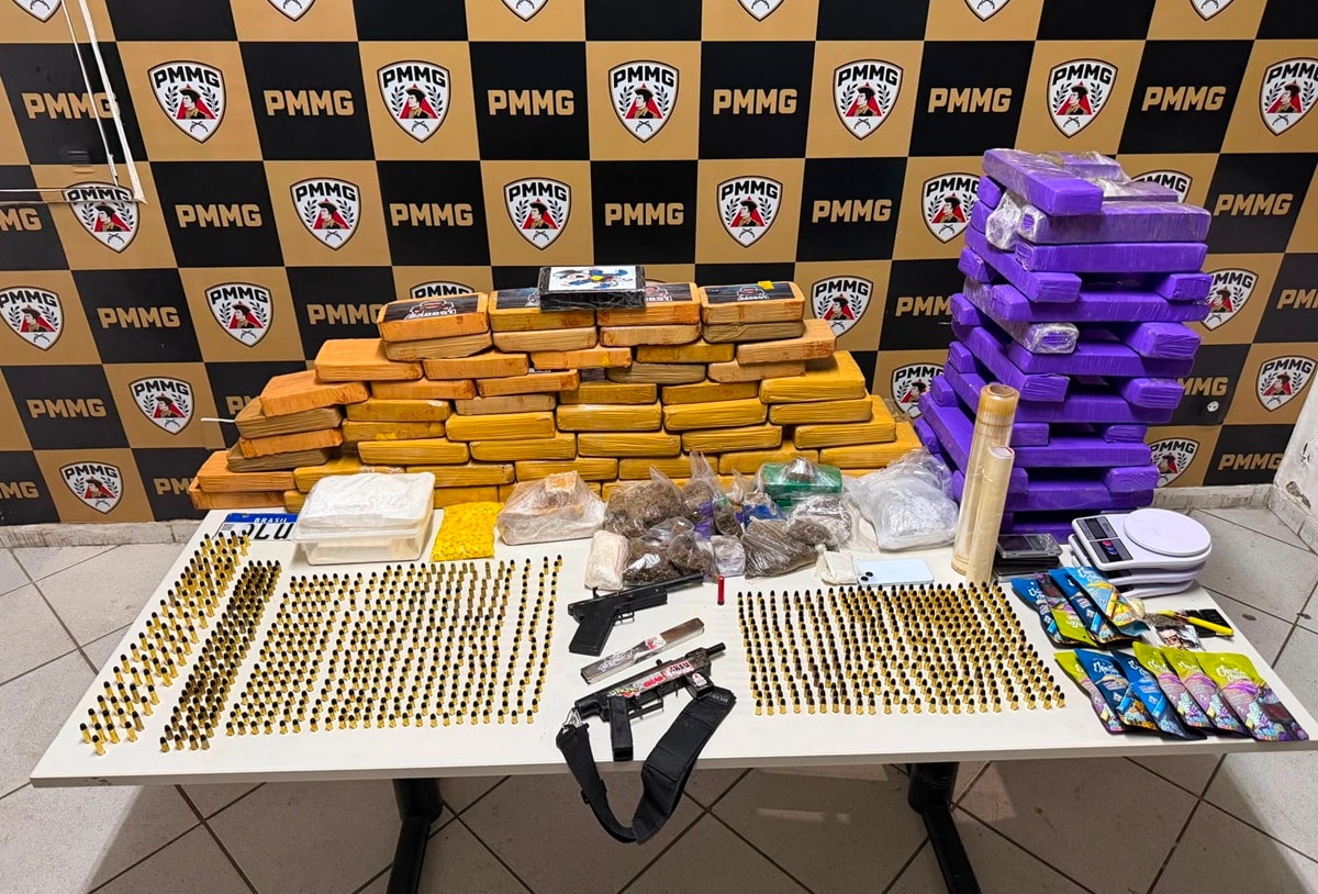 MG: polícia prende dois suspeitos, apreende arsenal de armas e drogas