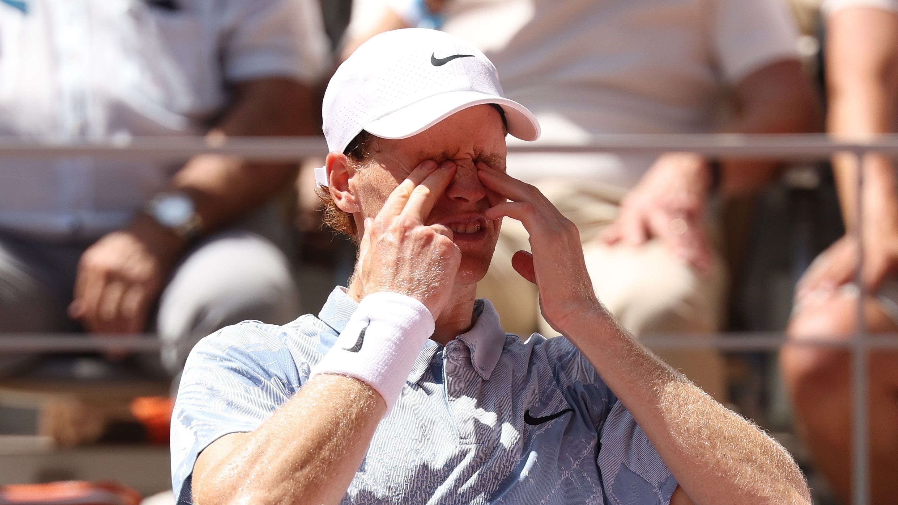 Sinner atribui desgaste e falta de energia à eliminação em Roland Garros