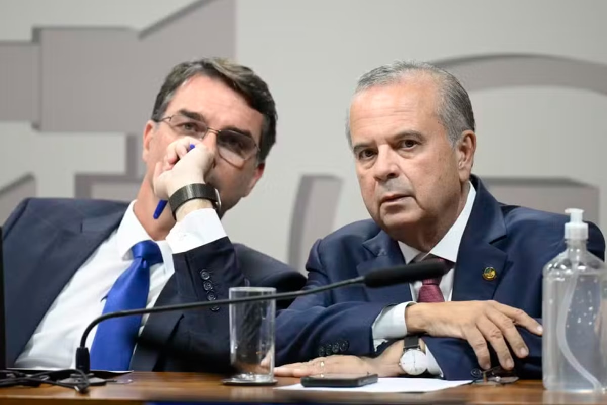 Rogério Marinho nega que Flávio Bolsonaro tenha deixado o Brasil