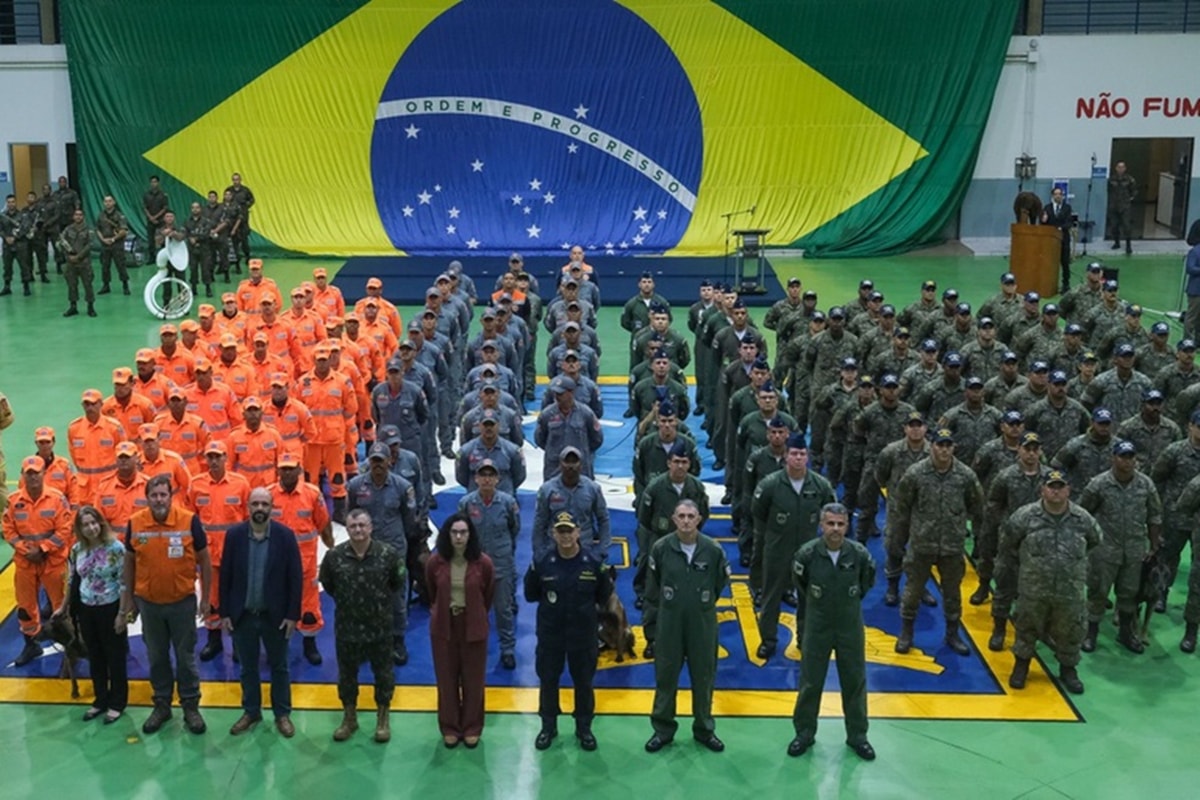 Equipes brasileiras desembarcam em Brasília após missão na Venezuela