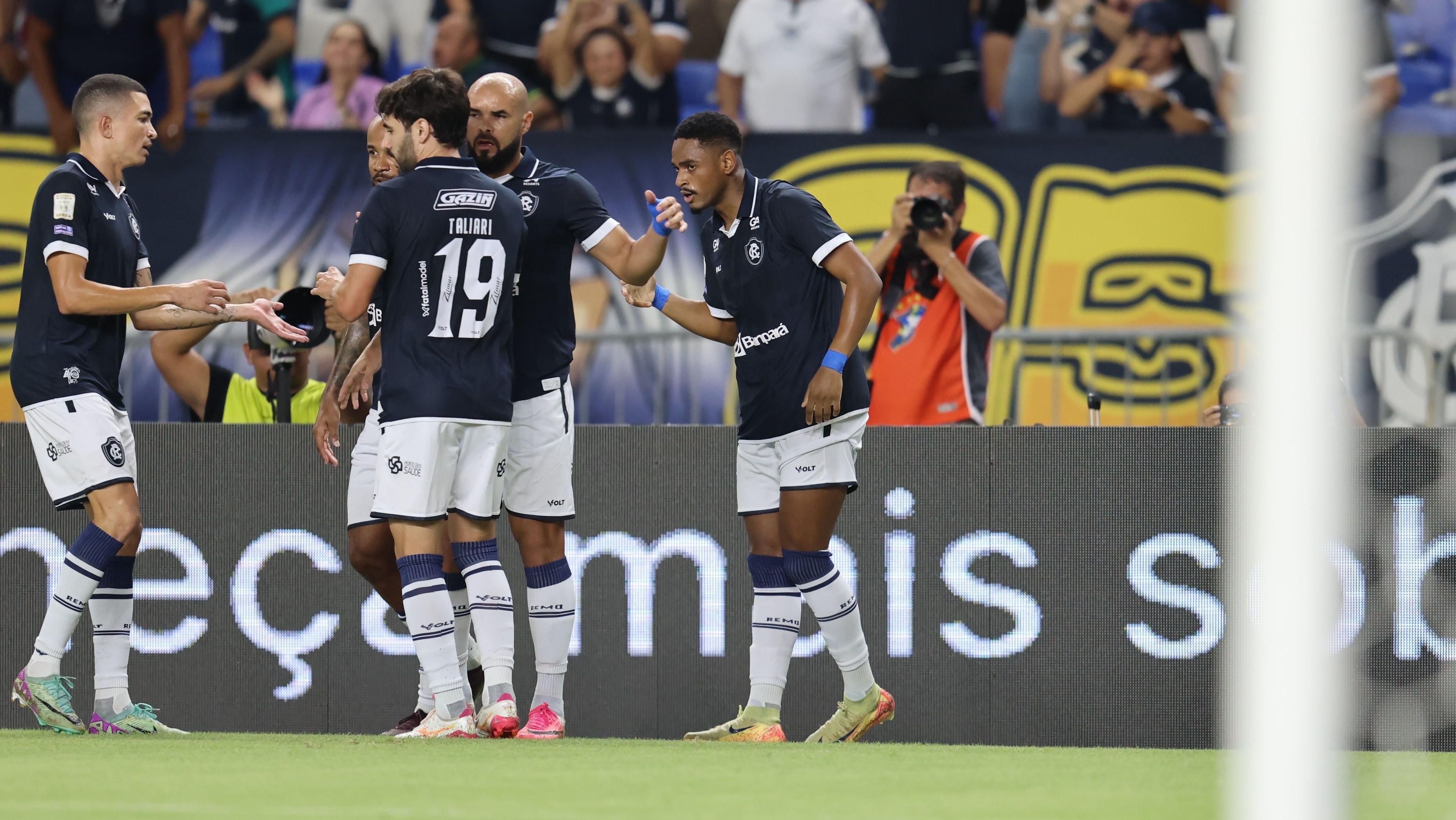 Abel detona gramado da Vila Belmiro em Santos x Palmeiras: “Inacreditável”