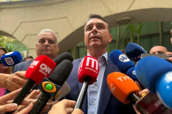 Após Moraes, petistas pressionam Mendonça a tirar sigilo que atinge Flávio
