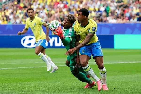 Destaque do Japão na Copa, Zion Suzuki é alvo de clubes da Inglaterra