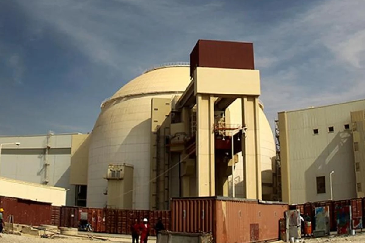 Ataque dos EUA atinge área próxima de usina nuclear, diz Irã
