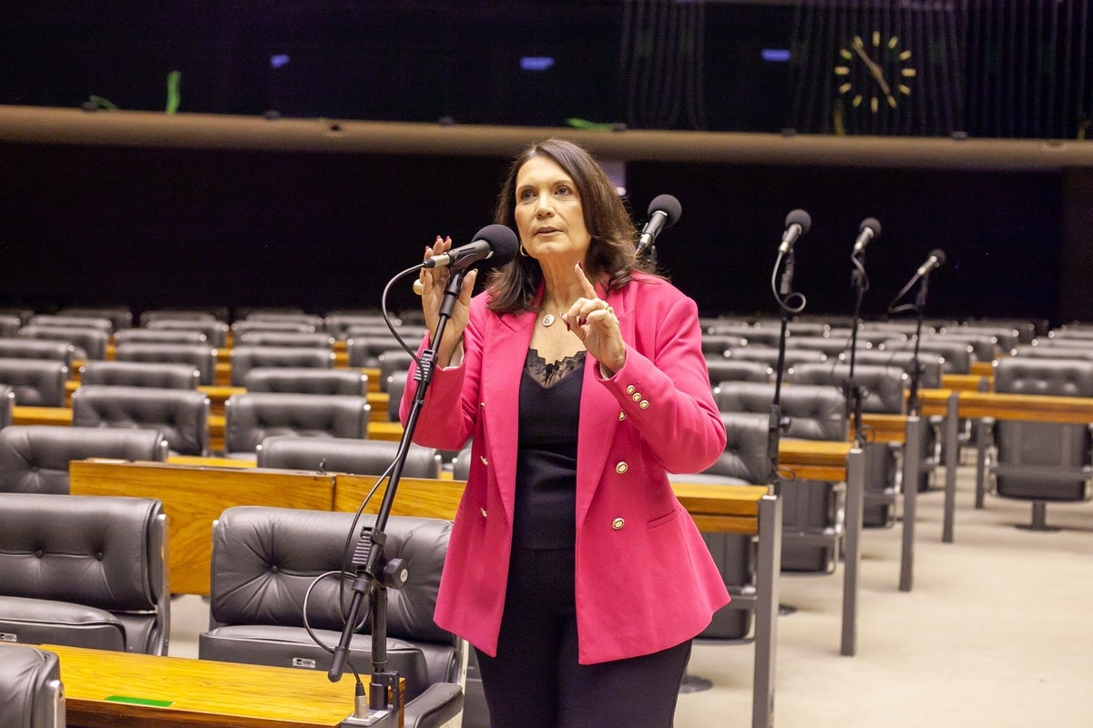 Lula sanciona projeto de Bia Kicis que trata da "pior dor do mundo"