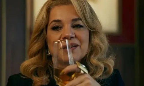 Quem Ama Cuida: Pilar leva rasteira de Ingrid e fica na pior