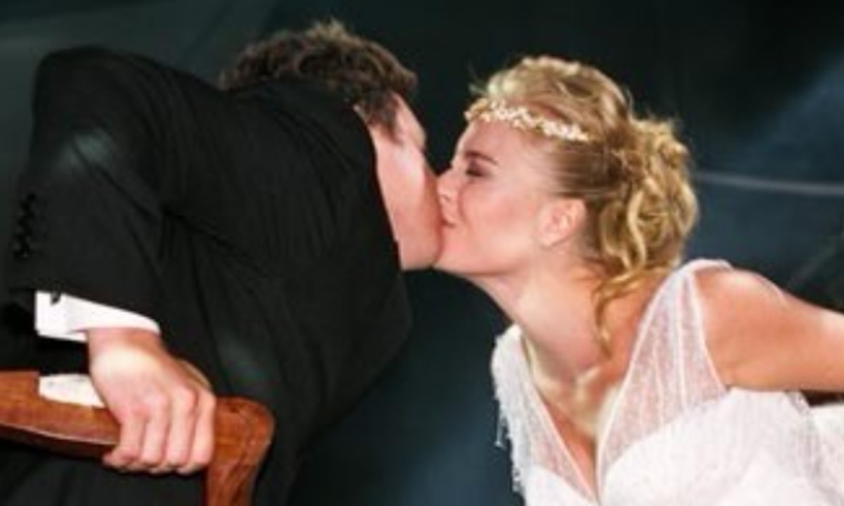 Luciano Huck abre baú de fotos raras e celebra 22 anos de casamento com Angélica: 'Melhor geolocalização'