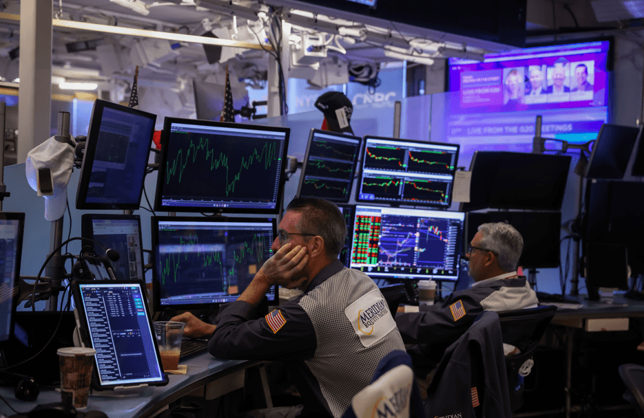 Estrategistas de NY preveem que alta das ações sobreviverá à alta de juros do Fed