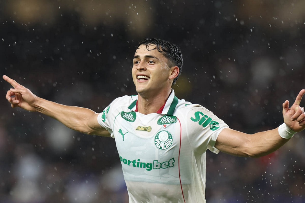 Palmeiras goleia o Vitória por 4 x 0 em jogo marcado por polêmicas