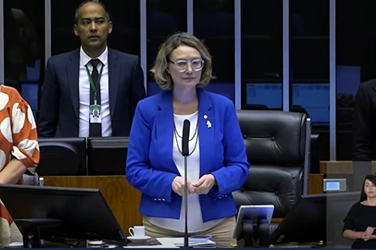 Como uma deputada do PT aparece no roteiro no filme de Bolsonaro