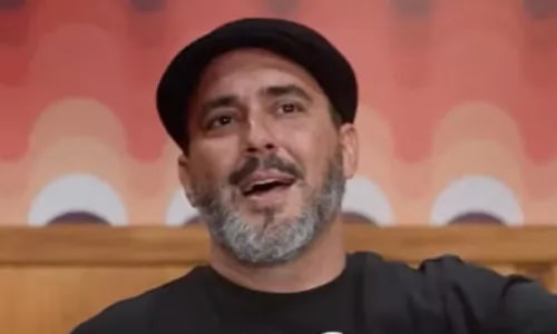 André Marques perde a paciência após ataque sobre vício