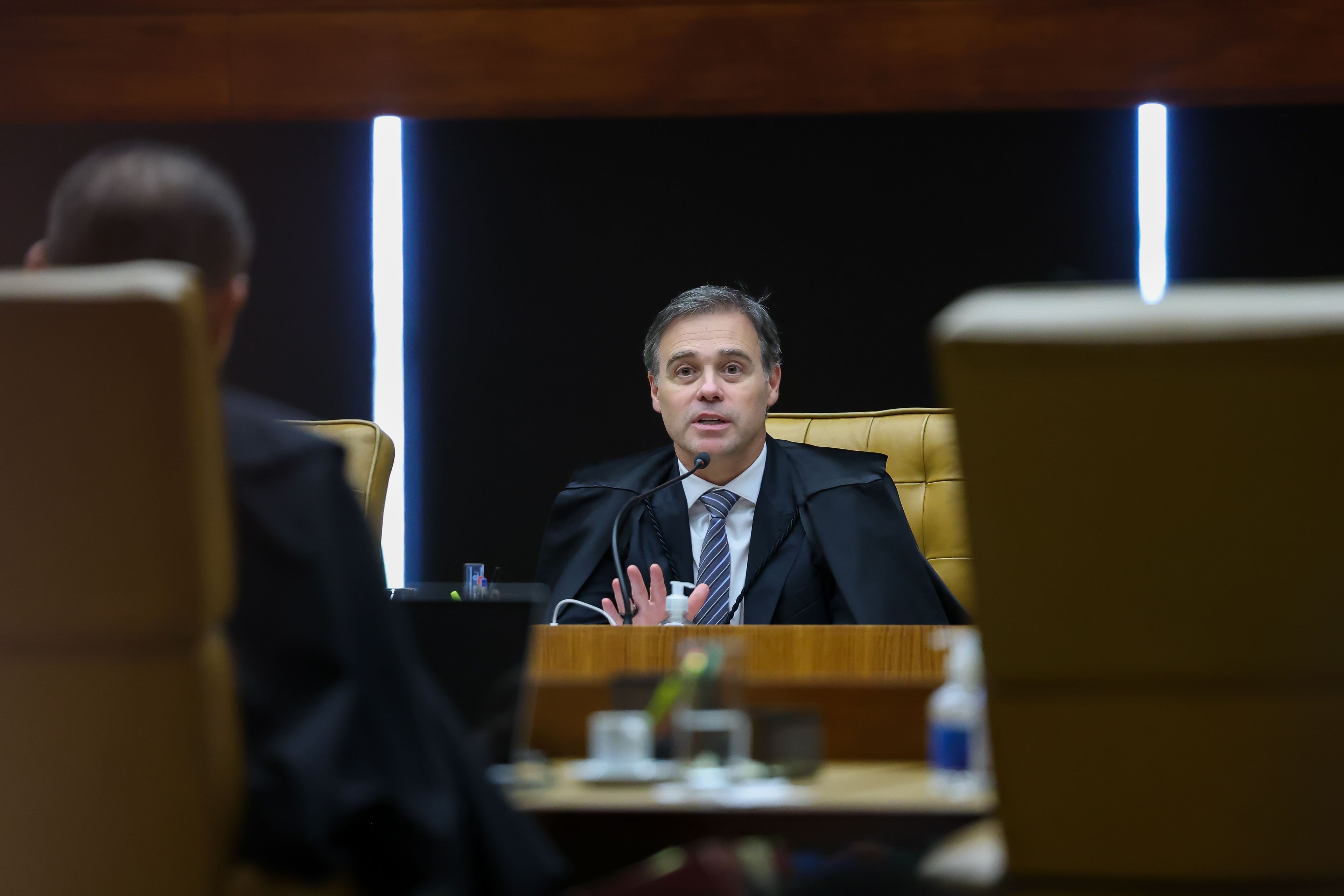 Faesp alerta para crise institucional e cobra transparência do STF