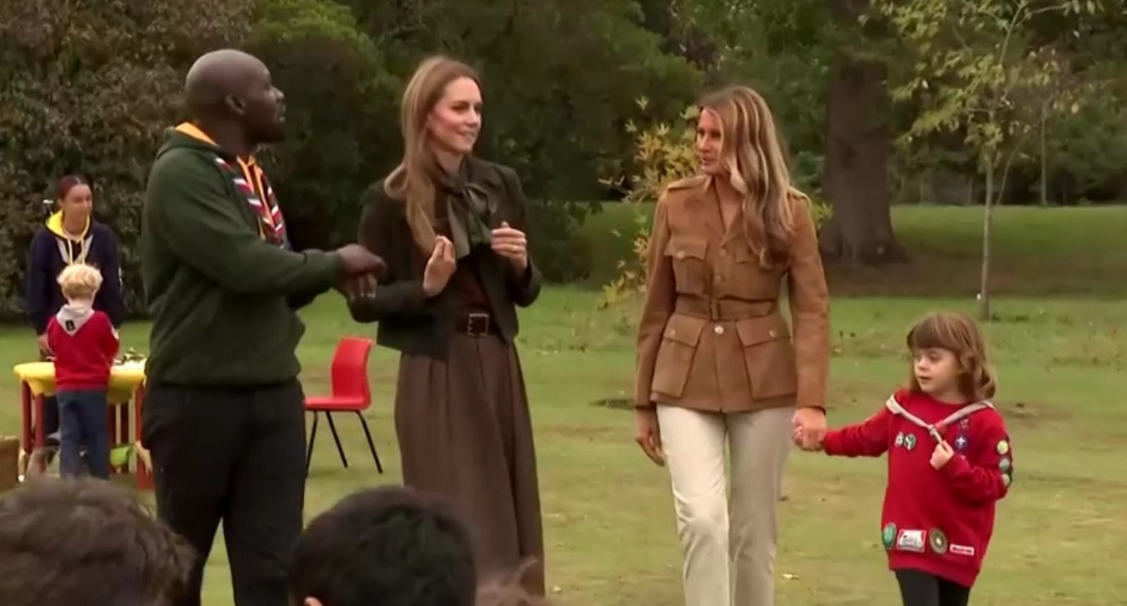 Melania e Camilla exploram tecnologia com estudantes na Casa Branca