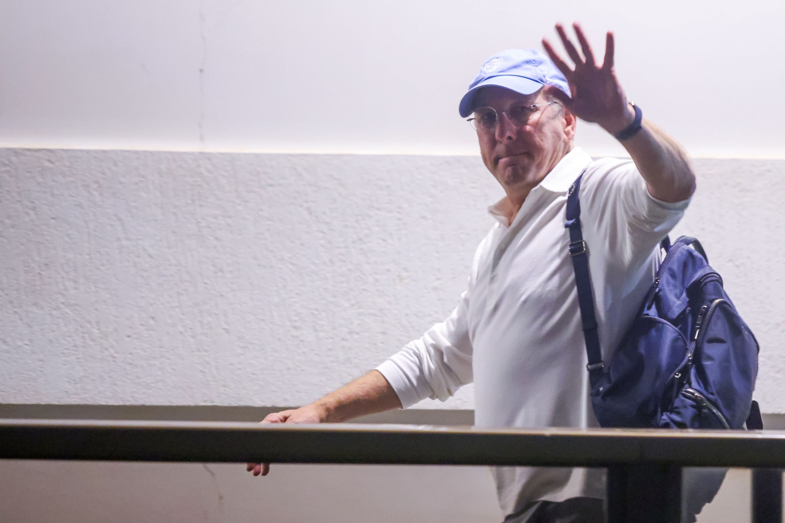 Após afastamento da SAF, John Textor desembarca em Brasília para jogo