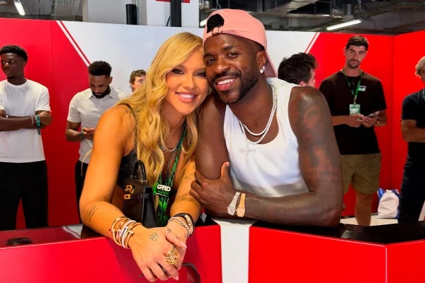 Virginia começa a usar alianças com Vini Jr e diz: “Após 1 ano de namoro”