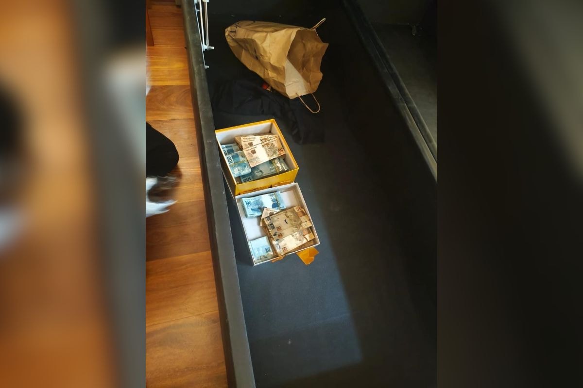 PF encontra R$ 233 mil debaixo da cama de auditor da Receita Federal