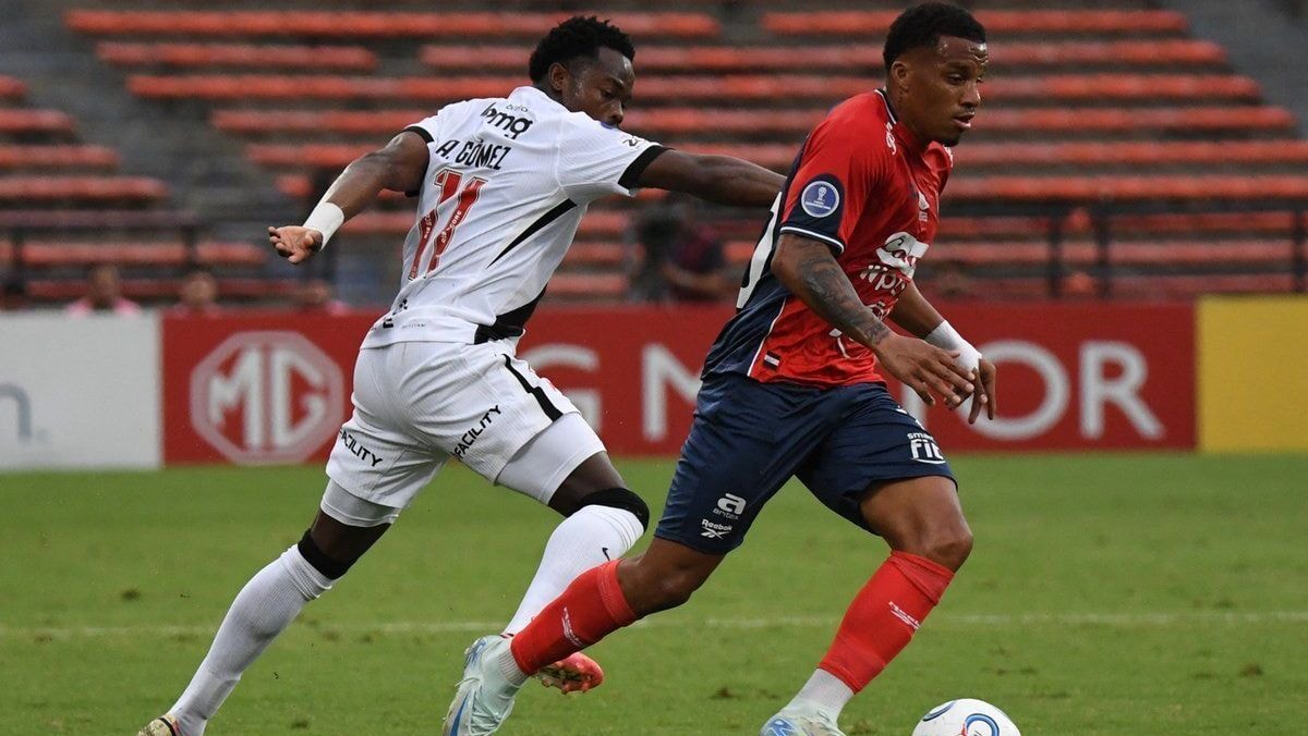 Palmeiras vence Coritiba e amplia vantagem na liderança do Brasileirão
