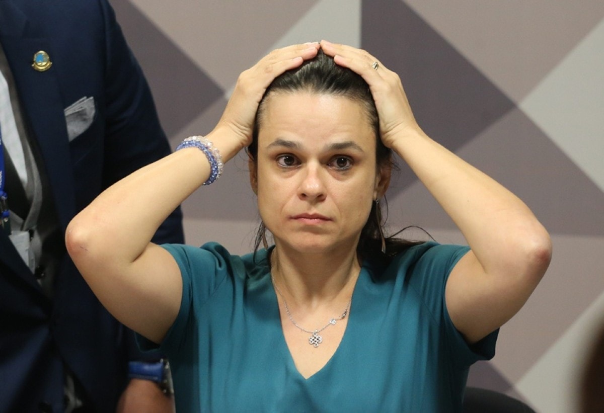 Autora do impeachment de Dilma lamenta derrota: “Por que não recebi voto?”