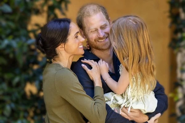 Príncipe Harry desiste de levar Meghan e filhos em viagem a Londres