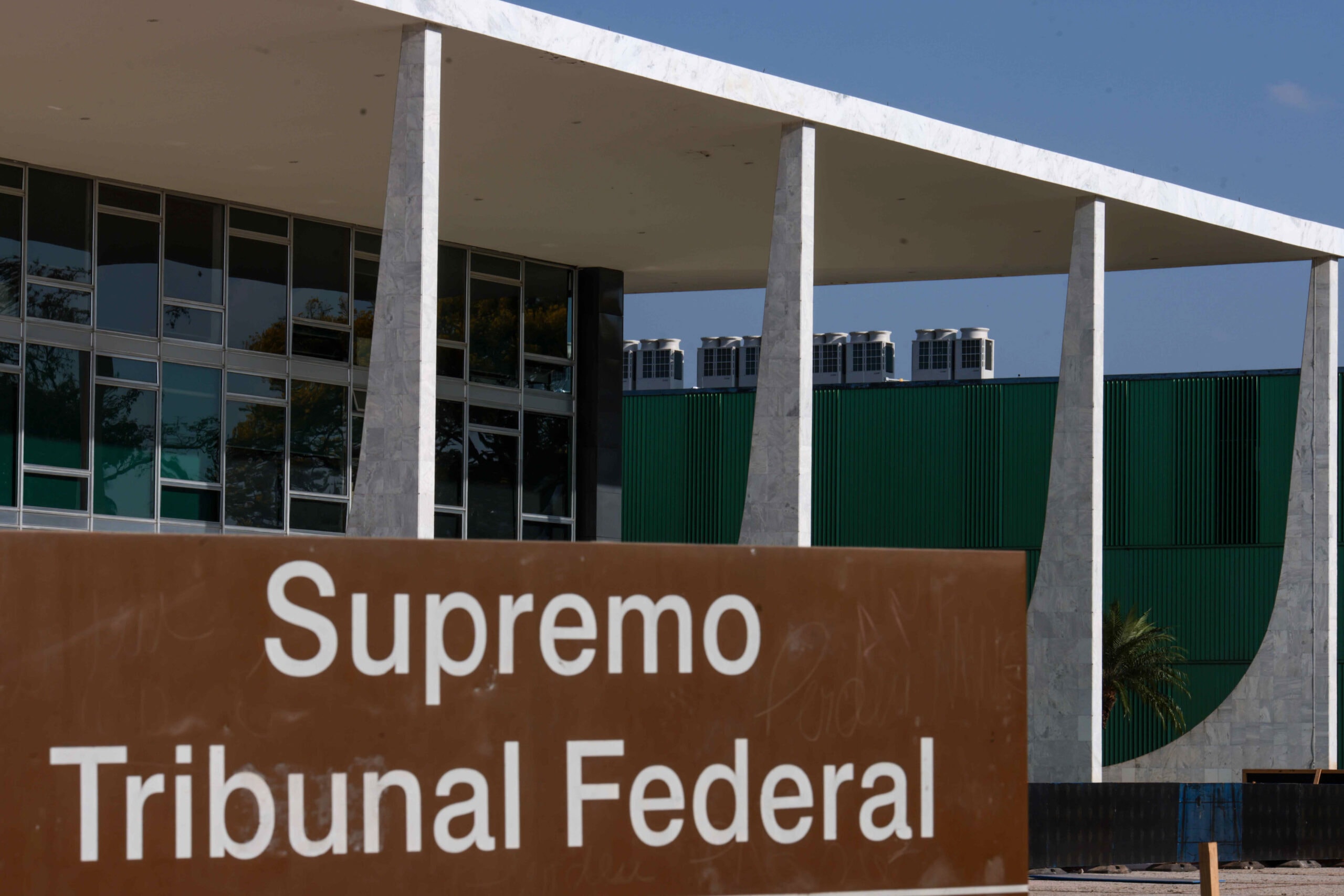 Ex-ministros do STF pedem a Fachin "apuração rigososa" sobre crise na Corte