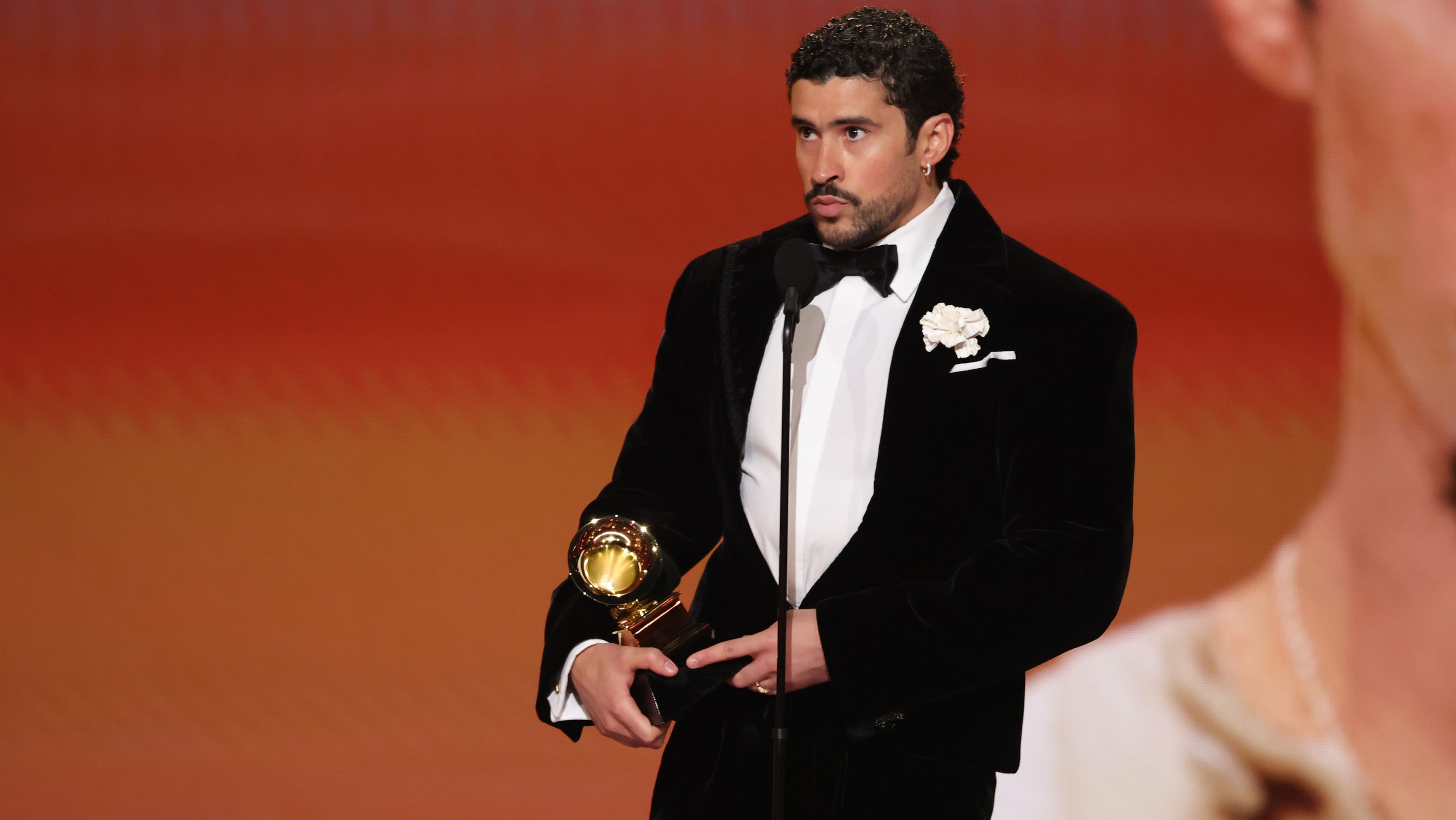 Bombeiros derretem escultura de gelo deixada por Drake no meio da cidade