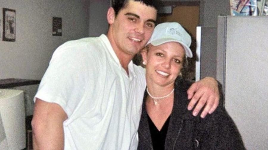 Após prisão e internação, Britney Spears se declara ao filho