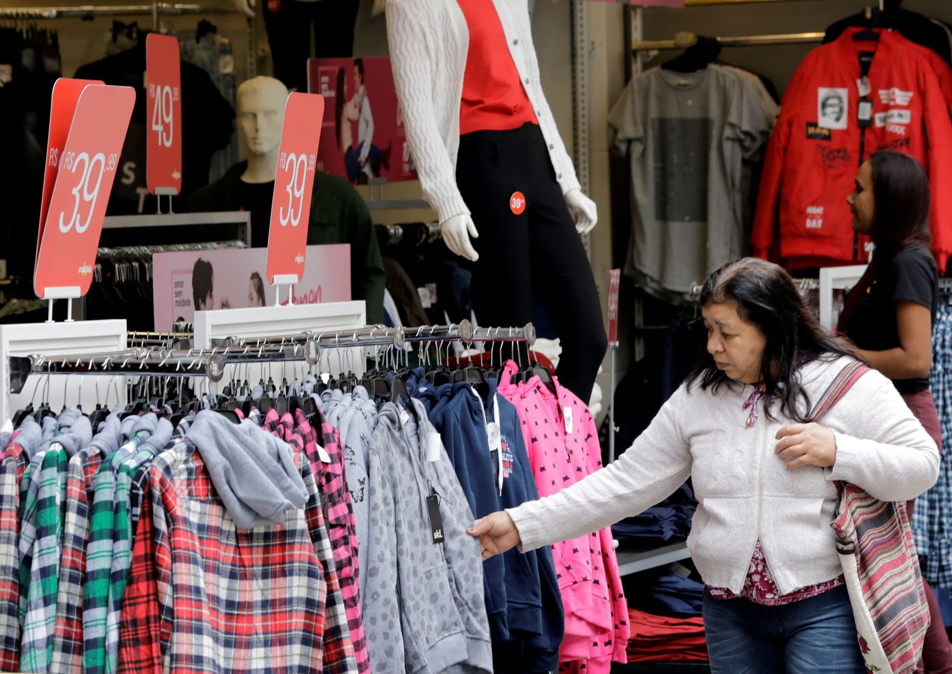 Varejo, China e juros no Japão: o que movimenta os mercados nesta terça-feira