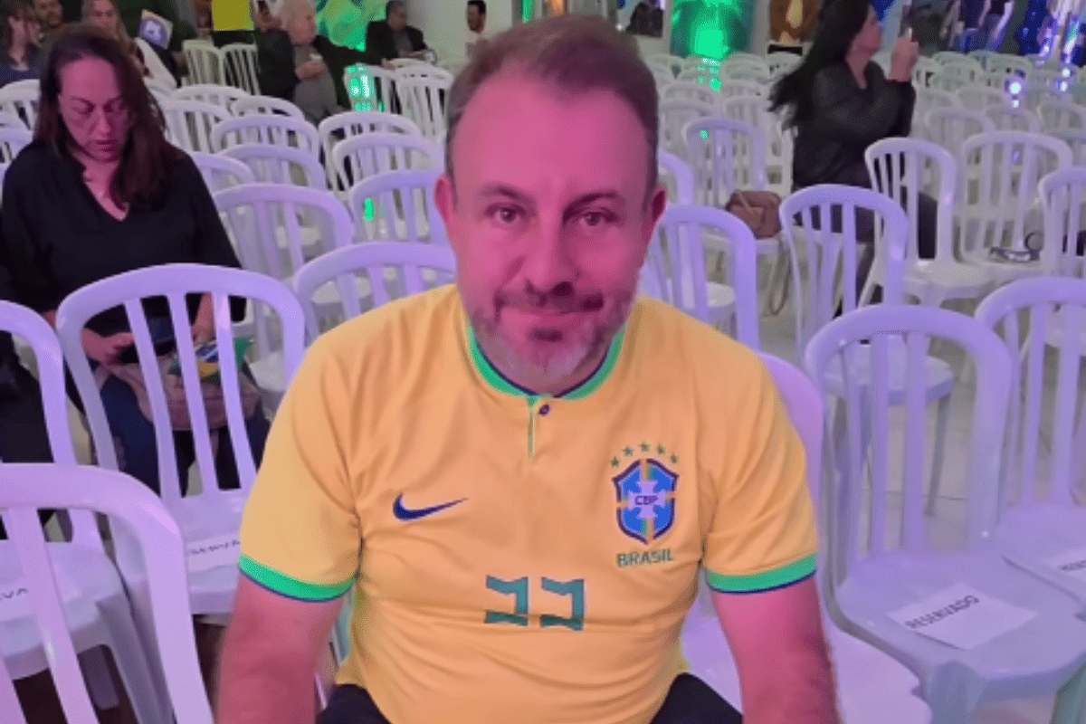 Com Flávio nos EUA, irmão de Zambelli faz pedido a Trump: "Save Brazil"