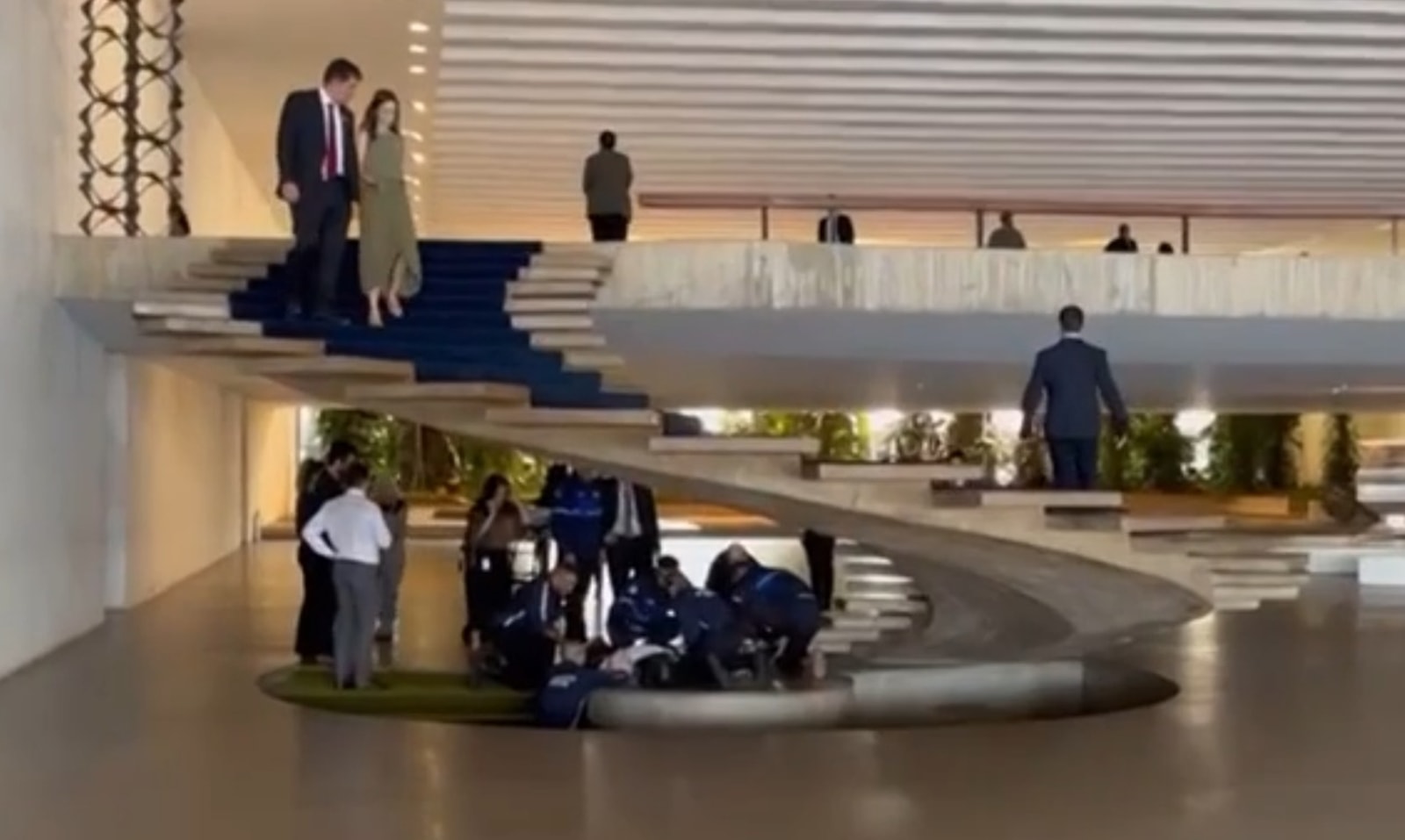 Conselheiro cai de escada do Palácio Itamaraty, em Brasília