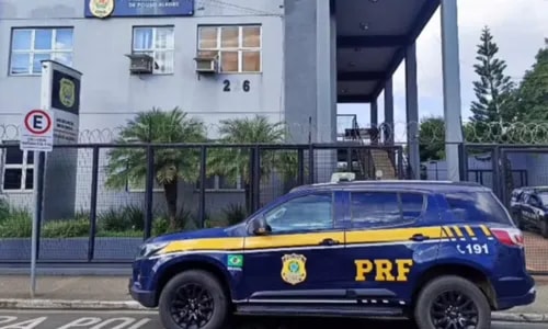 Motorista de caminhão morre após engavetamento com 4 veículos na Bahia