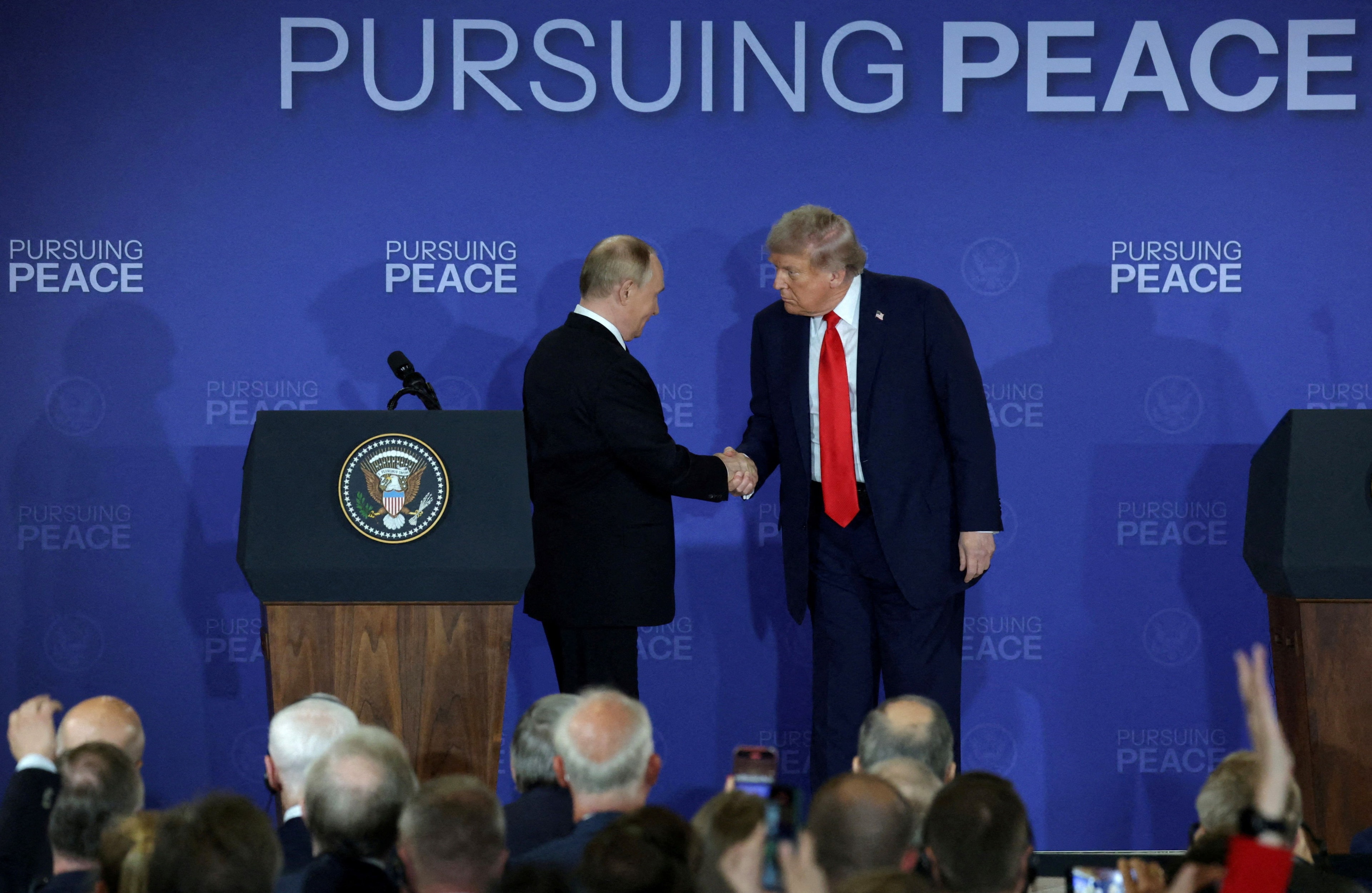 Putin e Trump conversam por telefone sobre Irã e Ucrânia, diz Kremlin