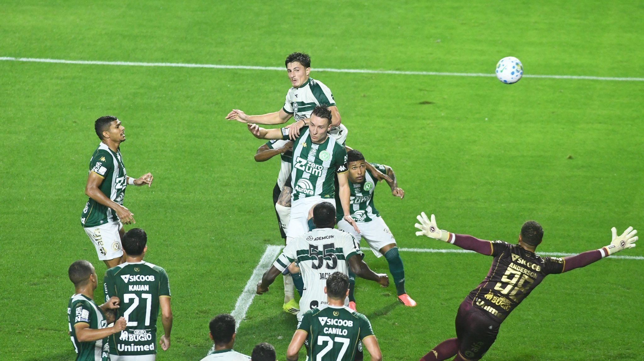 Brasileirão: Botafogo marca golaço, mas Fluminense busca empate em clássico