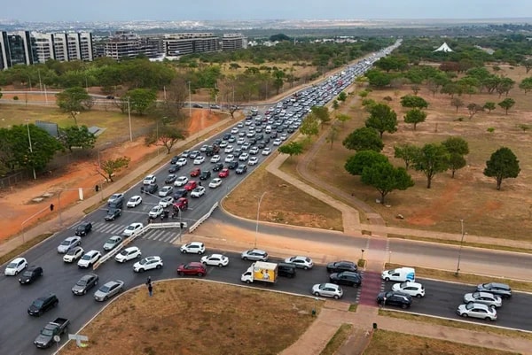 Caesb nega relação com apagão de semáforos no Eixo Monumental
