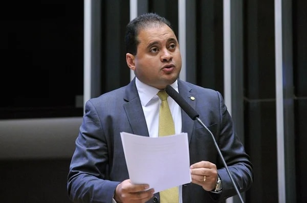 Weverton Rocha declara R$ 1,7 milhão em quotas de empresas citadas pela PF