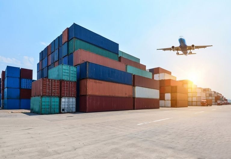 Tarifaço dos EUA cria rotas indiretas para produtos brasileiros, diz Furlan