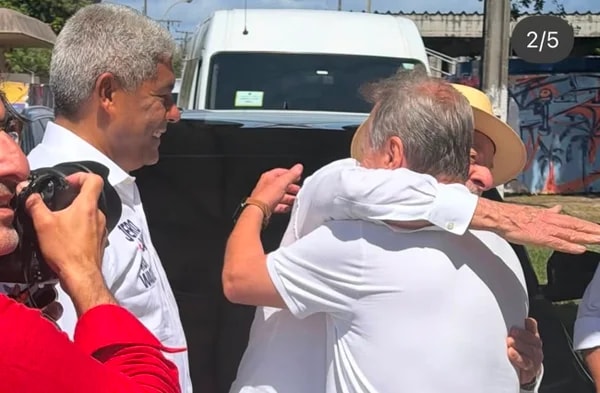 Geddel chega ao lado de Lula em convenção do PT na Bahia