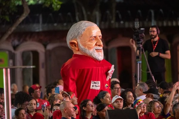 Lula diz que pedirá a Trump para que "não se meta nas eleições do Brasil"