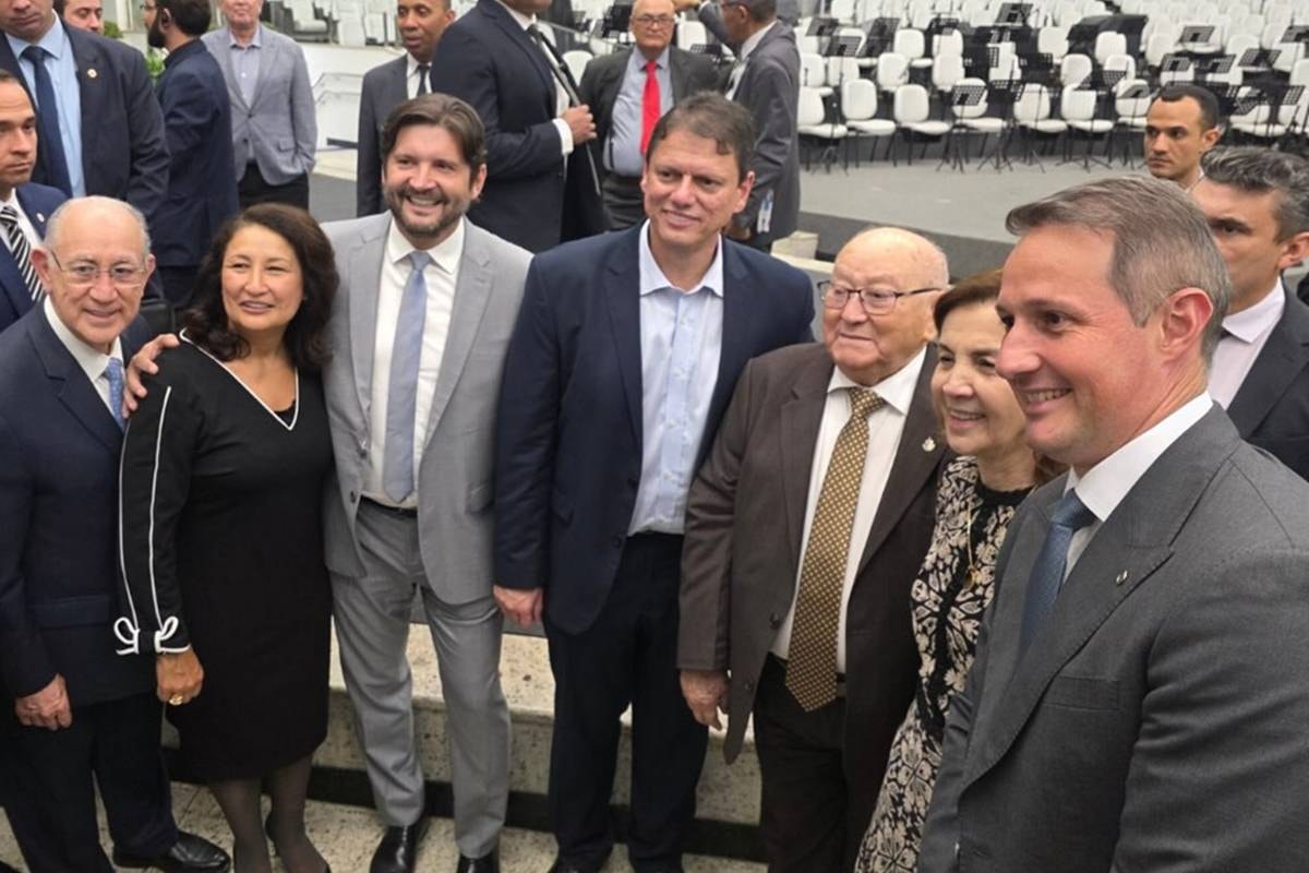 Associação pede inelegibilidade de Tarcísio por ato em igreja