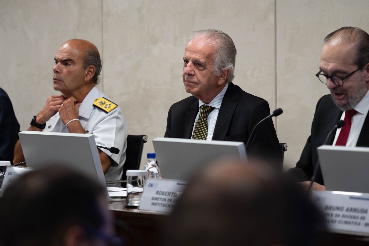 Se os EUA invadirem o Brasil, "prefiro abrir o portão", diz José Múcio