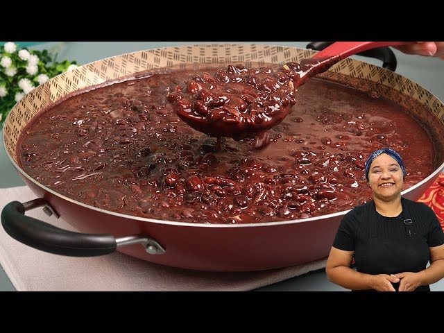 Cozinhar feijão com água fria está errado? Entenda o hábito no preparo que evita o caldo de ficar ralo