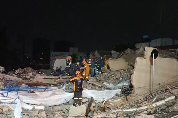 Sobe para cinco o número de mortos após desabamento de prédio em SP