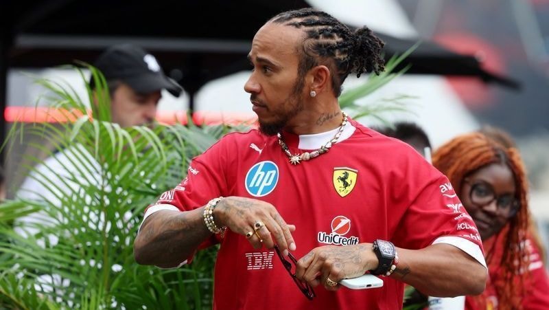 Lewis Hamilton admite que chorou com título do Arsenal na Premier League