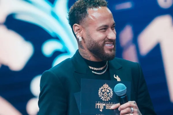 Ratinho diz que Neymar só é criticado por conta do lado político