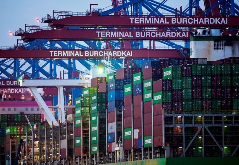 UE confirma eliminação de tarifas sobre produtos industriais dos EUA